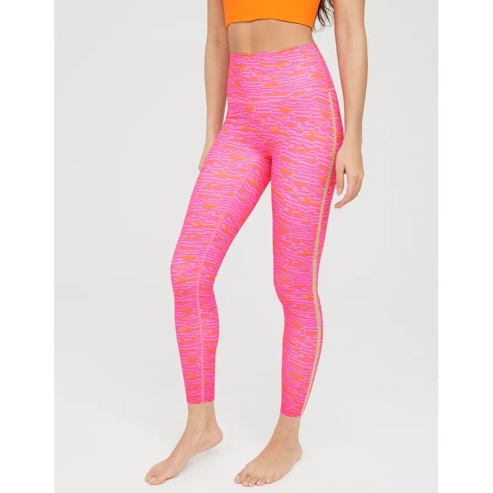 NWOT OFFLINE By Aerie Goals Crochet Inset Legging Size‎ Medium